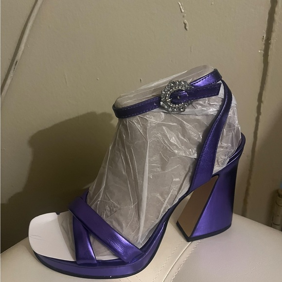 Just a bit of glam - Picture 4 of 4